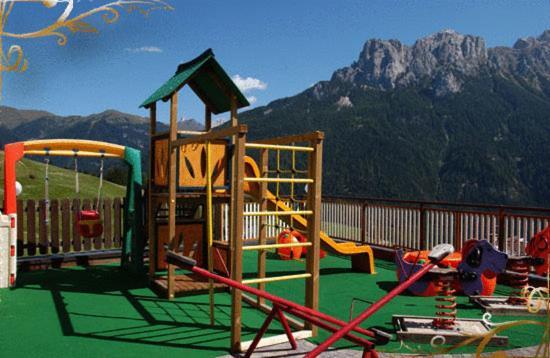 Family & Wellness Hotel Fontana Vigo di Fassa Εξωτερικό φωτογραφία