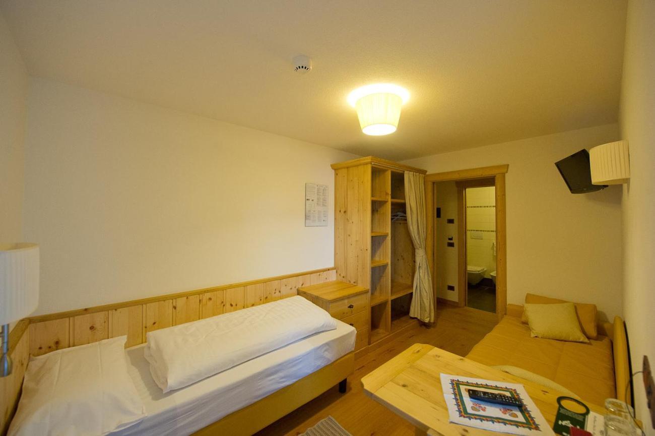 Family & Wellness Hotel Fontana Vigo di Fassa Δωμάτιο φωτογραφία