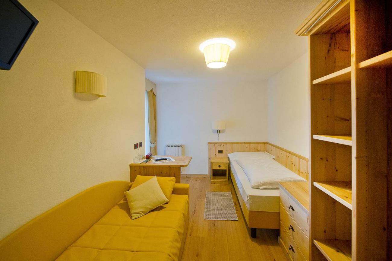 Family & Wellness Hotel Fontana Vigo di Fassa Δωμάτιο φωτογραφία