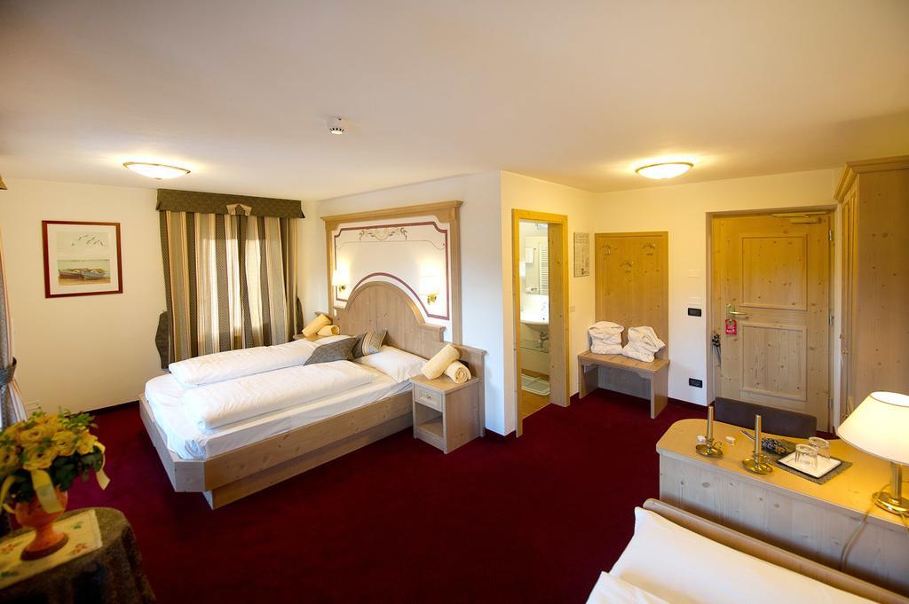 Family & Wellness Hotel Fontana Vigo di Fassa Δωμάτιο φωτογραφία